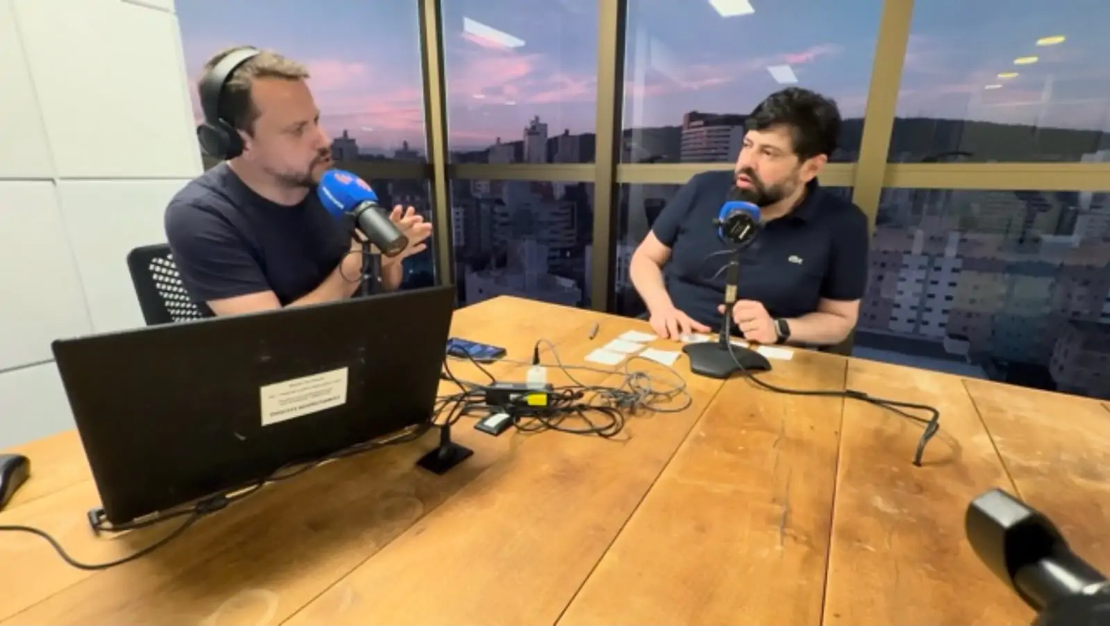 Jonathas Nunes Roberge, da Catálise, em entrevista sobre consórcio na Rádio Som Maior, em Criciúma
